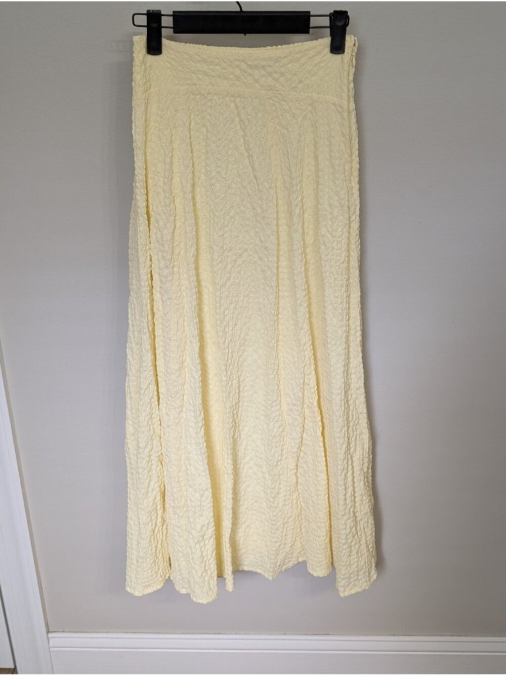 Abercrombie & Fitch Pale Butter Yellow Textured Flowy Maxi Skirt Size XS